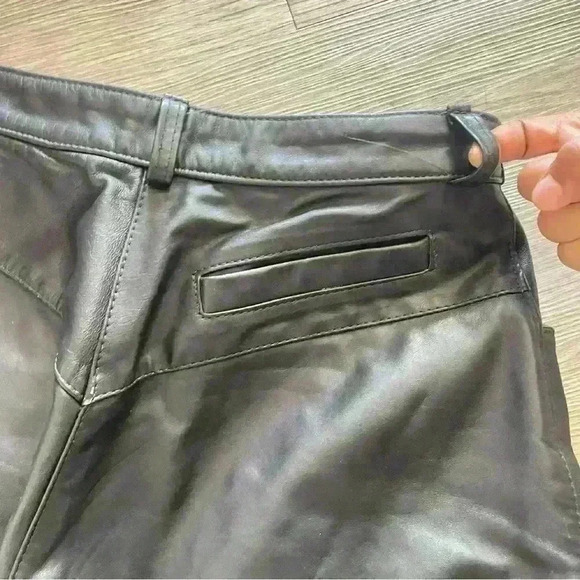 BLACK LEATHER PANT  MADE IN CANADA CLASSY SIZE 14 - Picture 11 of 15